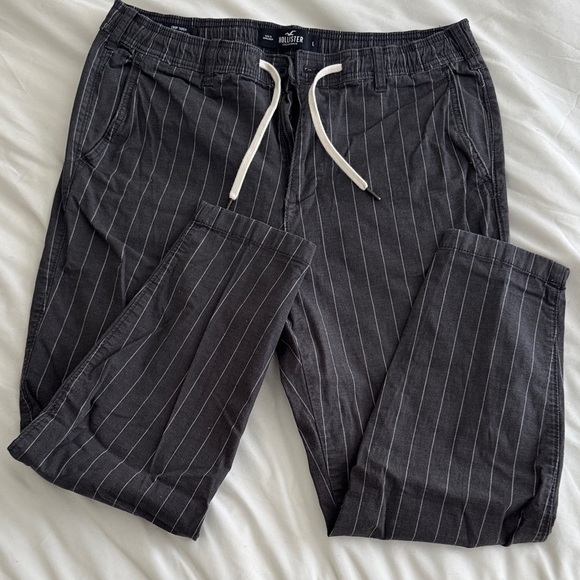 Hollister Men's Pinstripe Crop Taper Pant - Picture 1 of 6